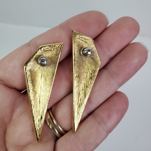 Vintage Monet Signed Long Cream/Red Enamel Gold Trim Triangle Earrings Post - Picture 4 of 8
